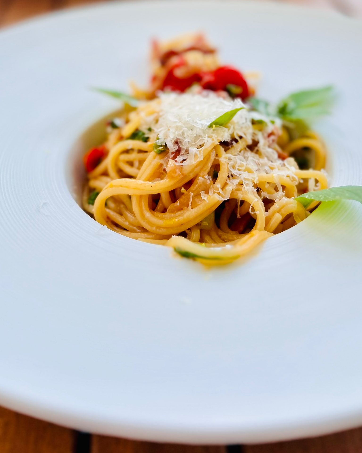 Spaghetti mit Parmesan und Basilikum — möbius Mittagstisch fürs Büro