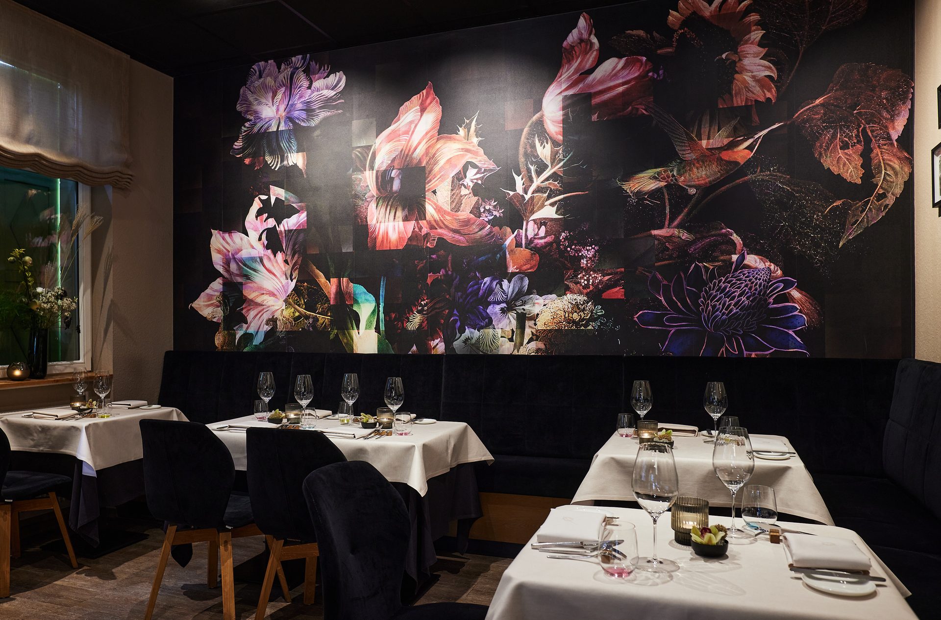 möbius Restaurant — Tafel mit Wandbild